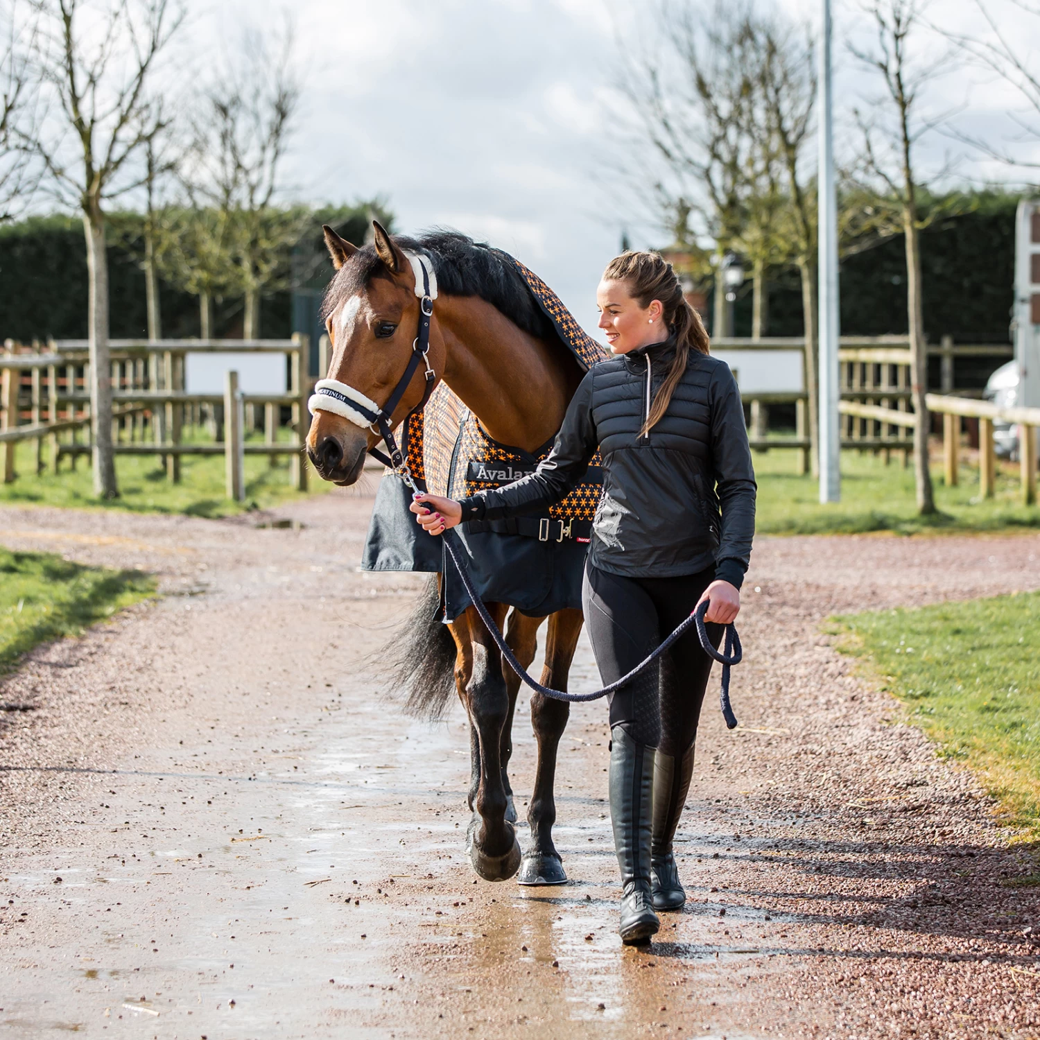 Horze Annika Women's Hybrid Anorak 6 Horze Annika Women's Hybrid Anorak - Image 4