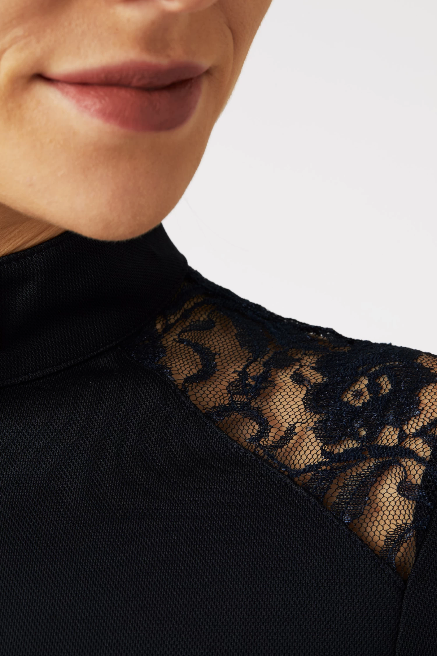 Horze Sianna Women's Show Shirt With Lace Shoulders And Long Sleeves 10 Horze Sianna Women's Show Shirt With Lace Shoulders And Long Sleeves - Image 8