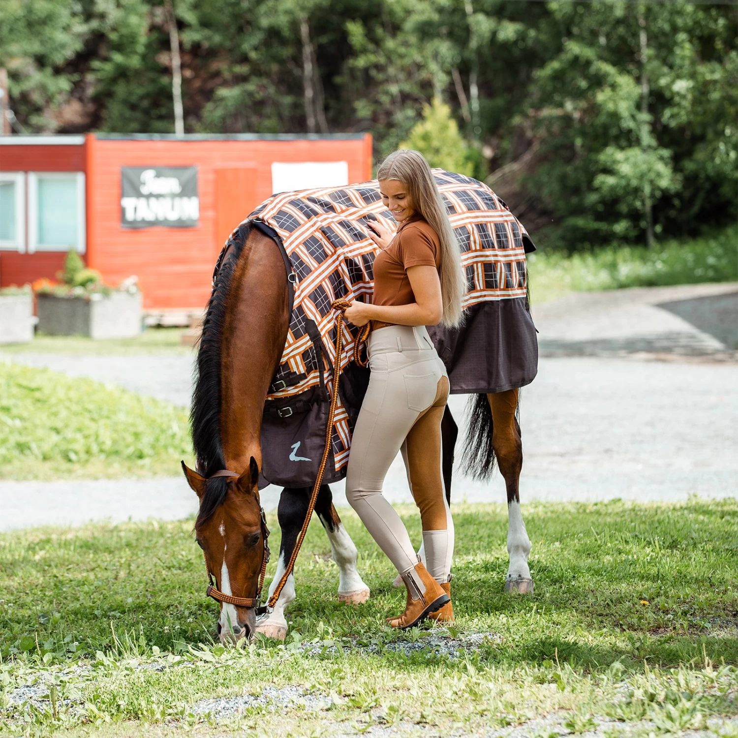 Horze Tara Women's High Waist Breeches With Leather Full Seat 8 Horze Tara Women's High Waist Breeches With Leather Full Seat - Image 6
