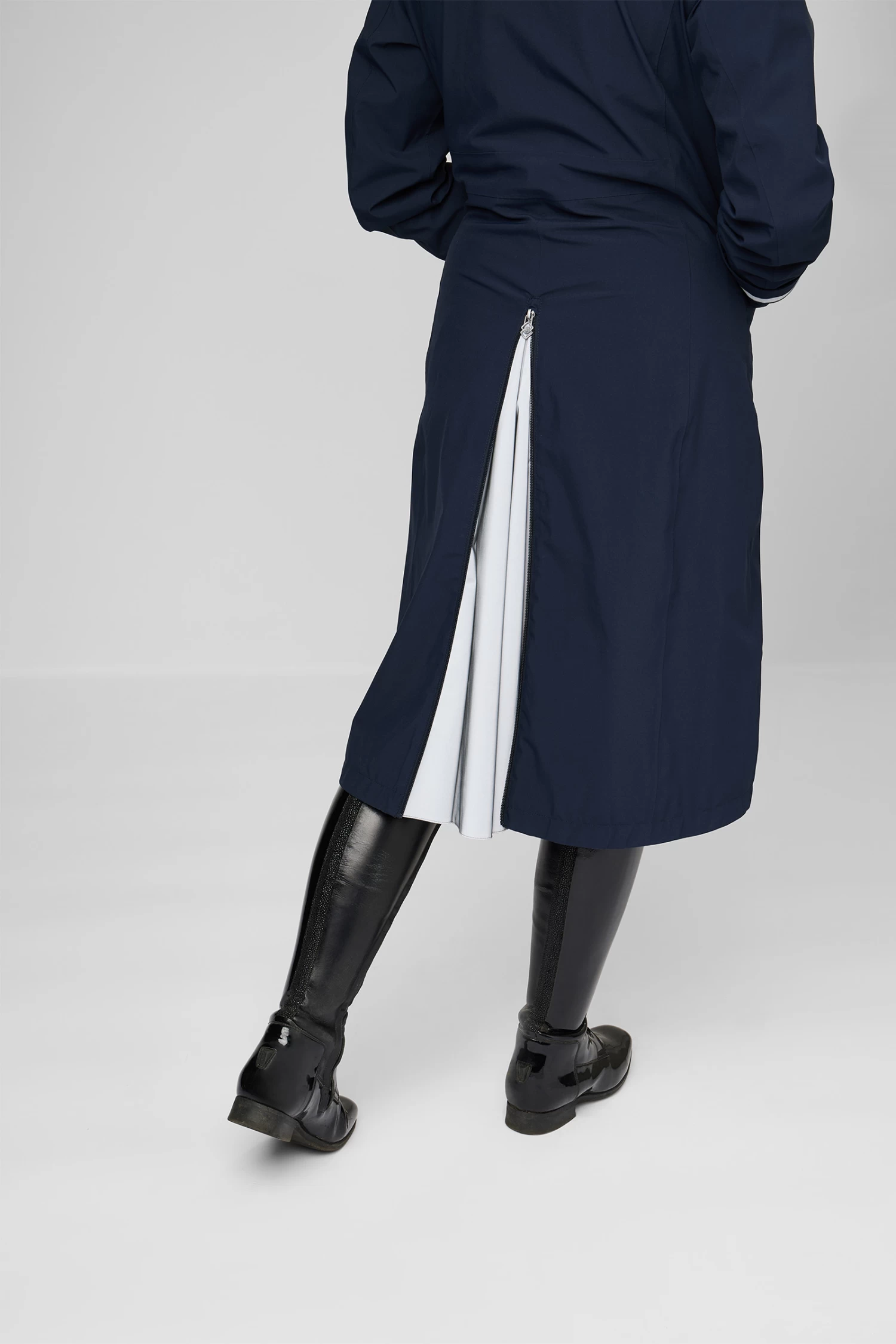 LeMieux Amelie Women's Waterproof Lightweight Riding Coat 14 LeMieux Amelie Women's Waterproof Lightweight Riding Coat - Image 12